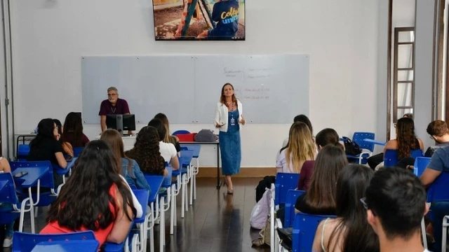 Unitau abre três concursos com vagas para professores efetivos e temporários