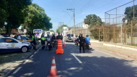 Blitz autua 15 veículos e recolhe outros quatro ao pátio em Taubaté Blitz autua 15 veículos e recolhe outros quatro ao pátio em Taubaté