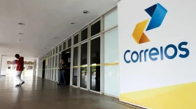 Correios atenderão a serviços da Caixa, como seguro-desemprego e FGTS