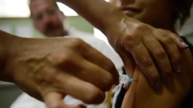 Brasil passa a adotar esquema de dose única contra o HPV
