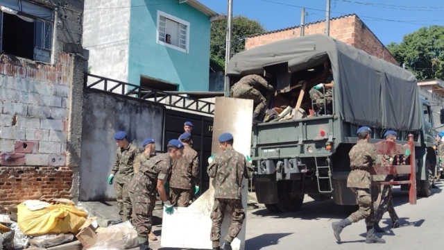 150 toneladas de entulho são recolhidas pelo Cata-treco de Taubaté