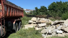 Motorista de caminhão é autuado por descarte irregular em Taubaté