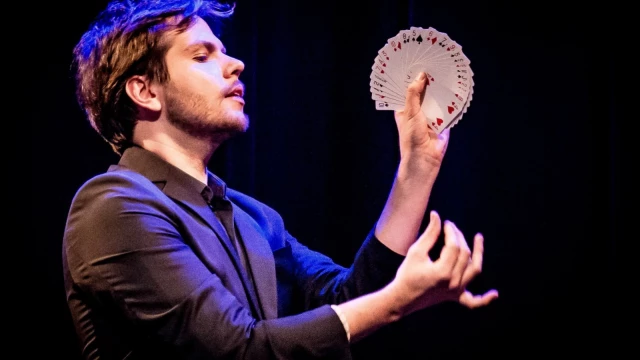 Sesc Taubaté apresenta neste sábado o espetáculo do bicampeão latino-americano de ilusionismo
