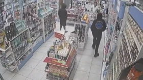 Dois adolescentes são detidos após roubo em farmácia em Taubaté