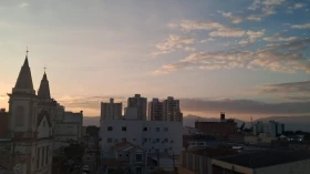 Sol predomina durante a manhã com possibilidade de chuvas à tarde