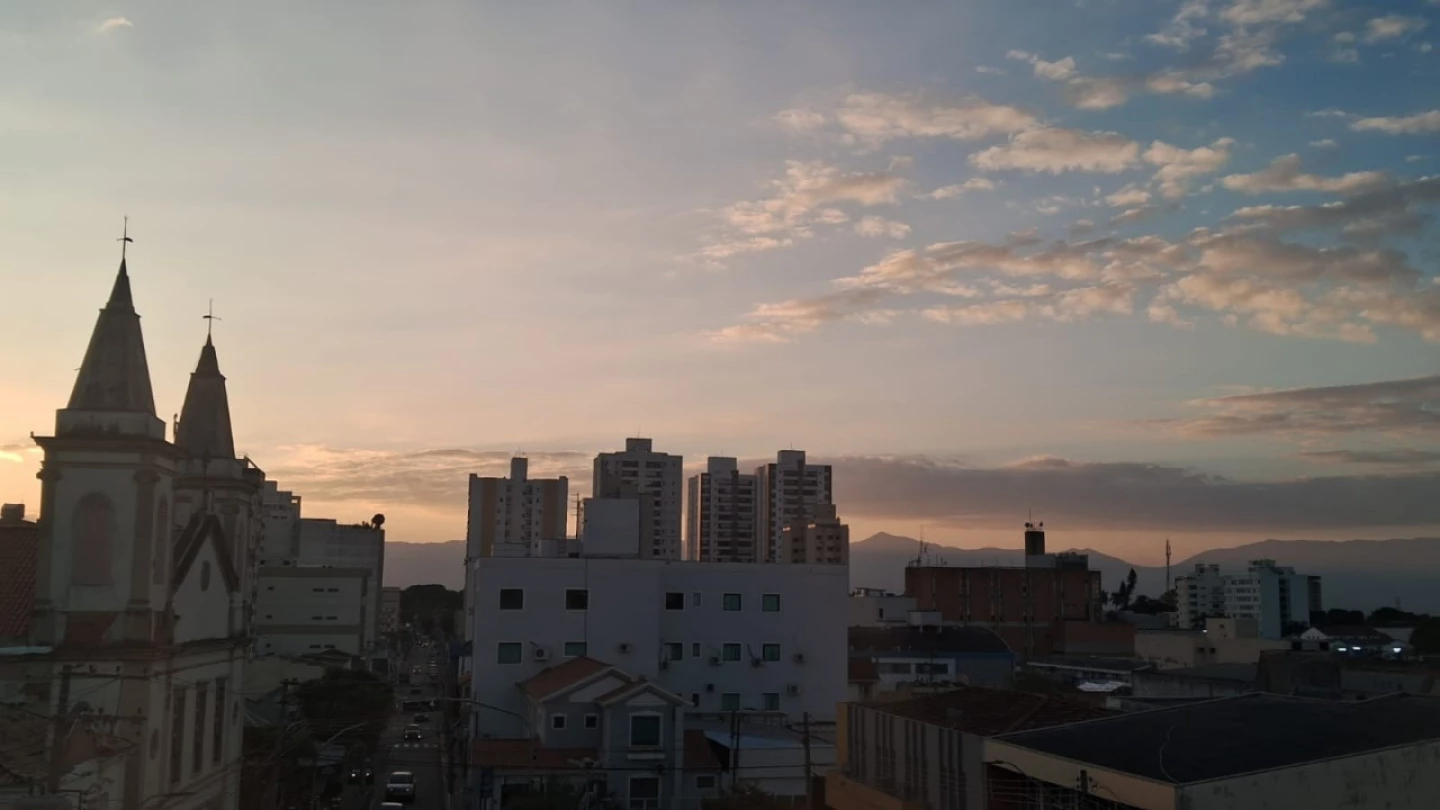 Sol predomina durante a manhã com possibilidade de chuvas à tarde