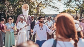 Sesc Taubaté recebe espetáculo "Corteja Paulo Freire" da Cia do Tijolo