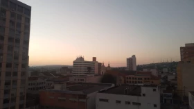 Segunda-feira de sol com algumas nuvens em Taubaté