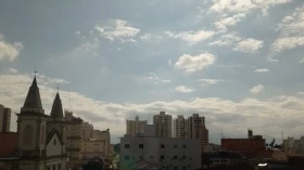 Sol deve predominar, com nevoeiro ao amanhecer e máxima de 28°C.