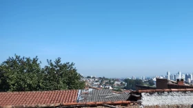 Previsão do tempo de sol com muitas nuvens em Taubaté