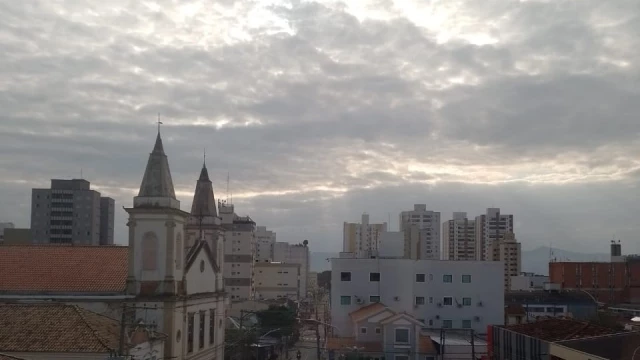 Semana começa com o tempo parcialmente nublado em Taubaté