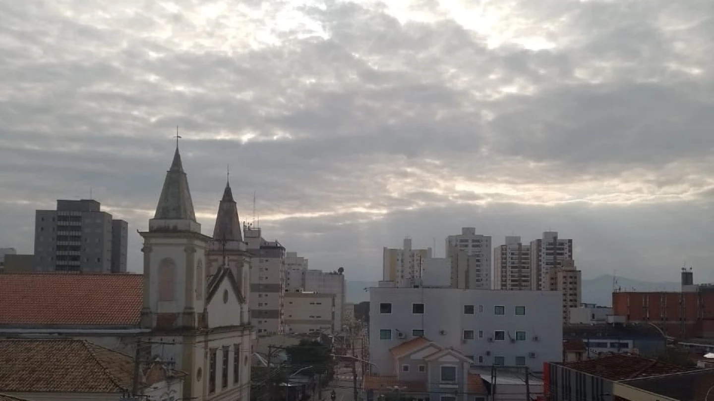 Semana começa com o tempo parcialmente nublado em Taubaté