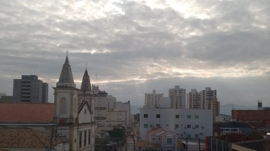 Semana começa com o tempo parcialmente nublado em Taubaté