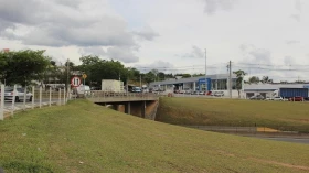Empresário é morto a tiros por motociclista em Taubaté Empresário é morto a tiros por motociclista em Taubaté