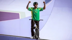 Ciclista do Taubaté BMX 'Bala Loka' garante vaga nas finais do BMX Freestyle