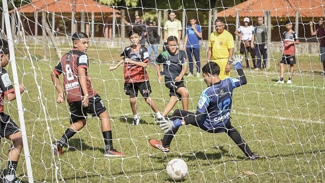 Festival de Futebol Infantil da LMFT reúne 700 crianças em Taubaté