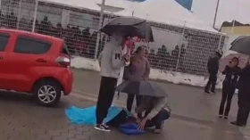 Mulher é atingida por carro em frente ao AME de Taubaté