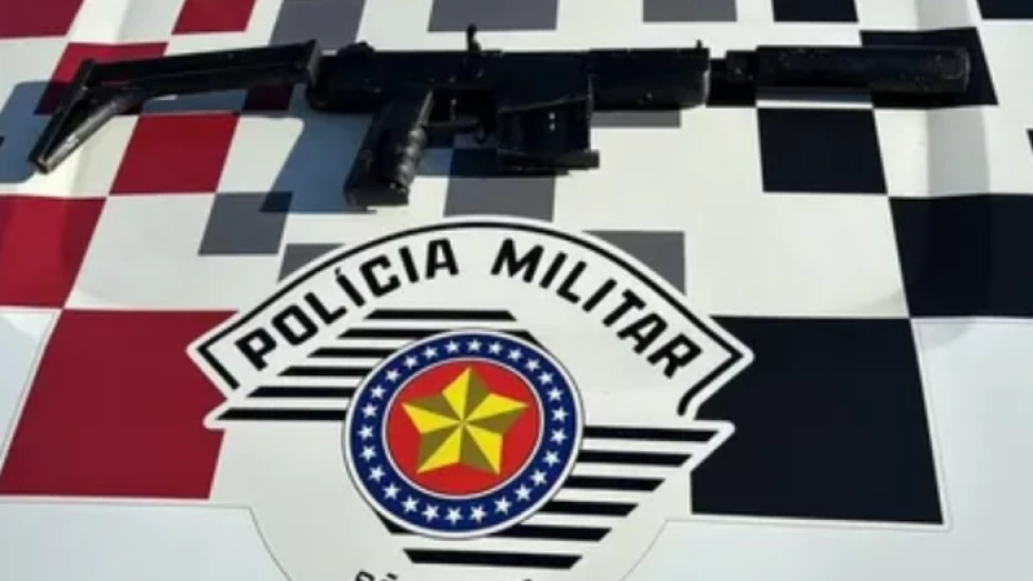 Polícia Militar prende trio com submetralhadora em Taubaté
