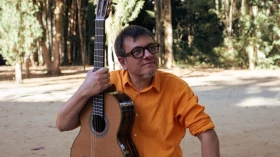 Joca Freire lança 10º álbum com show gratuito no Sesc Taubaté neste sábado