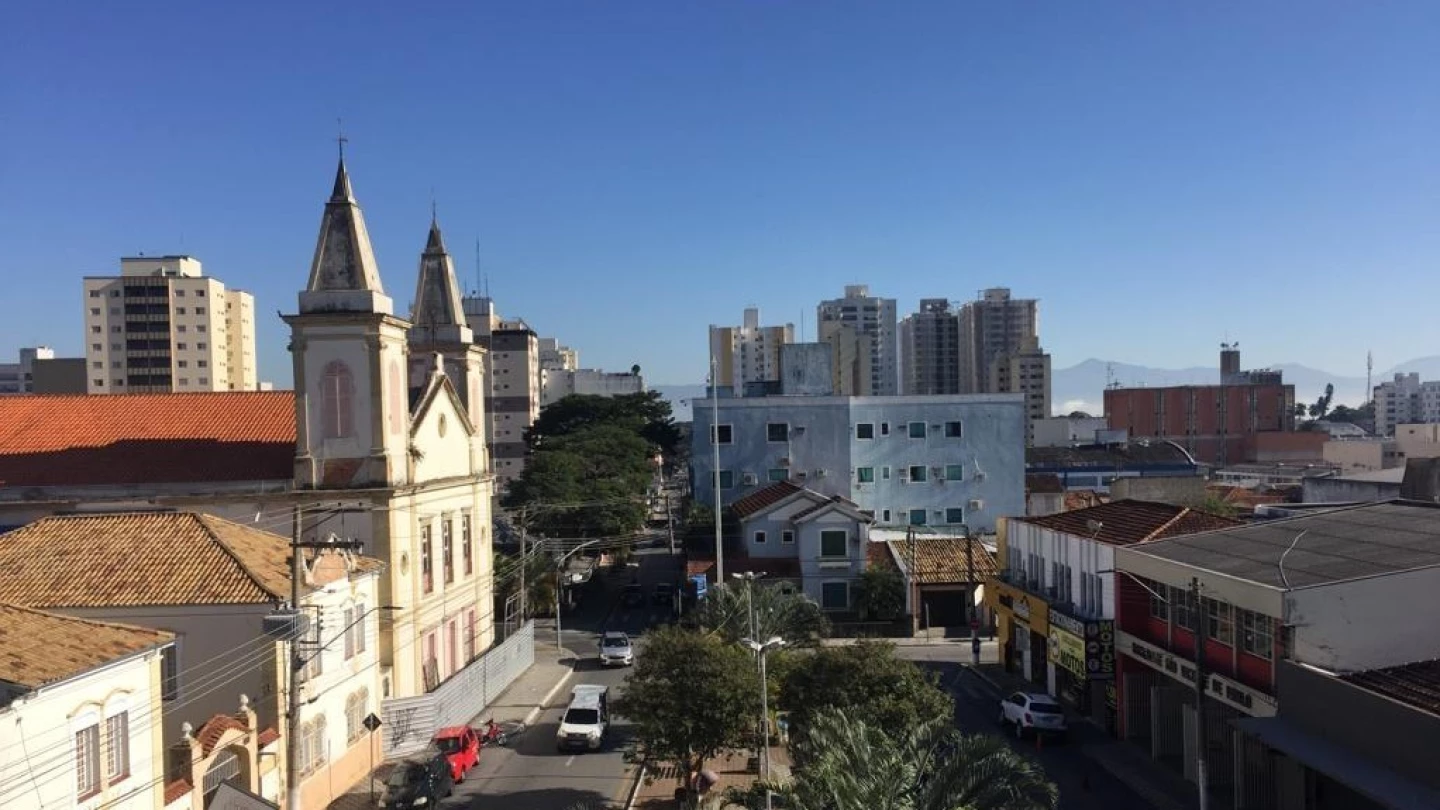 Sexta-feira é de sol com algumas nuvens em Taubaté