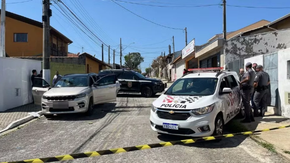 Homem é assassinado a tiros dentro de carro em Taubaté