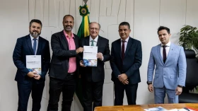 Sindmetau e Governo Federal buscam reativação da fábrica da LG em Taubaté Sindmetau e Governo Federal buscam reativação da fábrica da LG em Taubaté