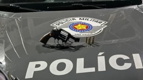 Homem é preso por posse ilegal de arma de fogo e ameaça em Taubaté