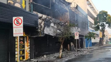 Incêndio destrói loja de bijuterias no centro de Taubaté