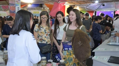 Feira de Profissões da UNITAU oferece mais de 40 cursos no novo Centro de Eventos