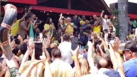 Ex-presidente Jair Bolsonaro participa de carreata em Taubaté e faz discurso a apoiadores