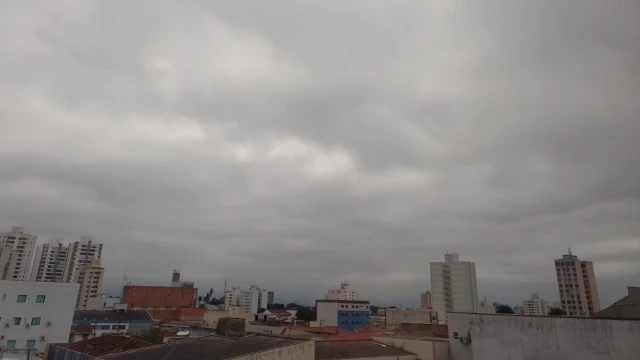 Sexta-feira é parcialmente nublada em Taubaté