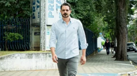 Ortiz Júnior (Republicanos) agradece votos na eleição em Taubaté e diz torcer por sucesso de Sérgio Victor (Novo) Ortiz Júnior (Republicanos) agradece votos na eleição em Taubaté e diz torcer por sucesso de Sérgio Victor (Novo)