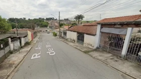 Três homens morrem baleados em adega em Taubaté Três homens morrem baleados em adega em Taubaté