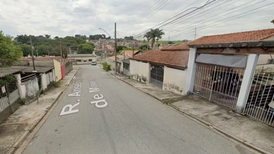 Três homens morrem baleados em adega em Taubaté Três homens morrem baleados em adega em Taubaté