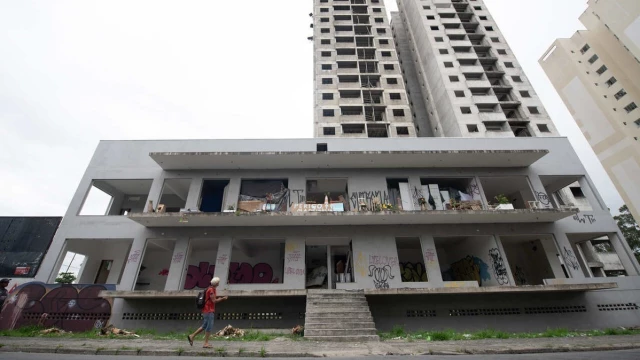 Prefeitura discute medidas de segurança para prédio abandonado na Vila Nogueira
