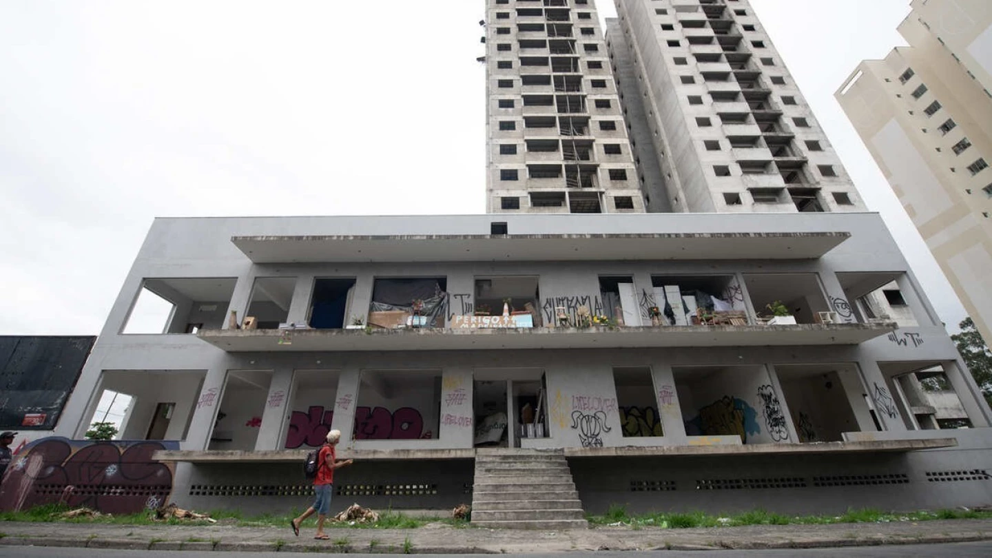 Prefeitura discute medidas de segurança para prédio abandonado na Vila Nogueira