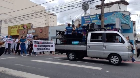 Alunos da UNITAU manifestam contra a abertura do terceiro campus de medicina Alunos da UNITAU manifestam contra a abertura do terceiro campus de medicina