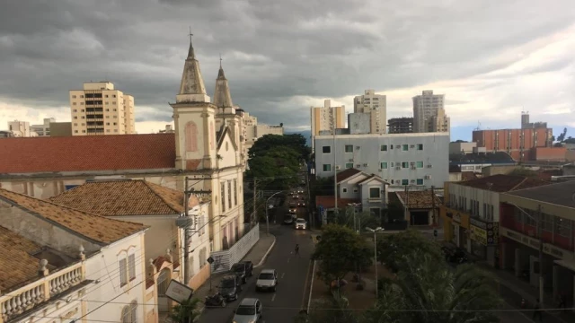 Sexta-feira é nublada e com temporais em Taubaté