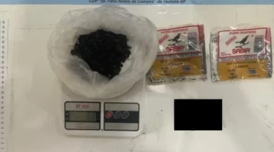 Visitantes do CDP de Taubaté são flagrados com drogas em chinelo e pacote de fumo