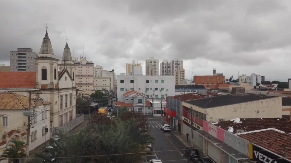 Quinta-feira é parcialmente nublada em Taubaté