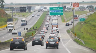 Feriado da Proclamação: confira horários de pico e estimativa de veículos nas rodovias que cortam Taubaté e região