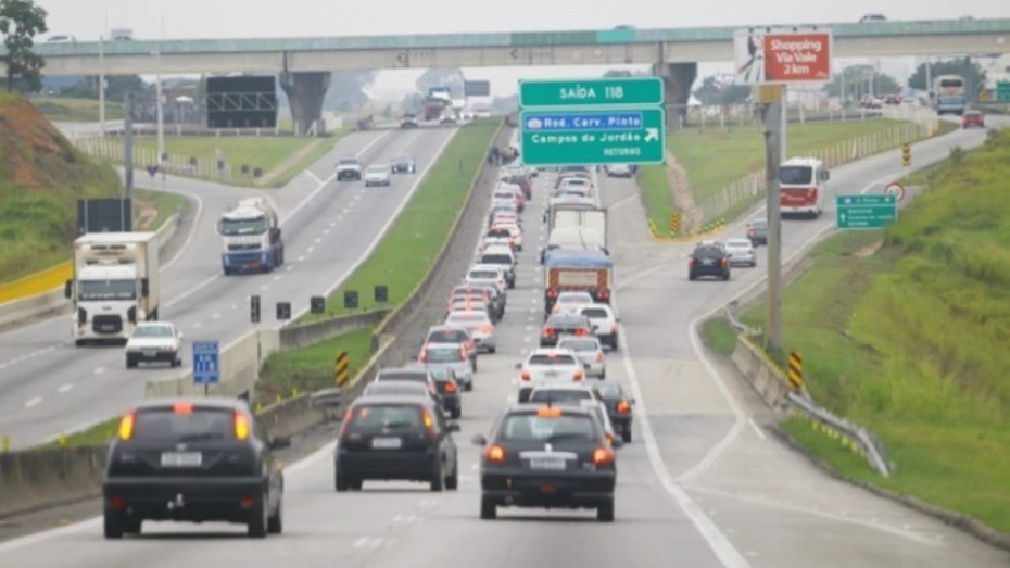 Feriado da Proclamação: confira horários de pico e estimativa de veículos nas rodovias que cortam Taubaté e região