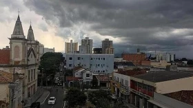 Sexta-feira é chuvosa em Taubaté