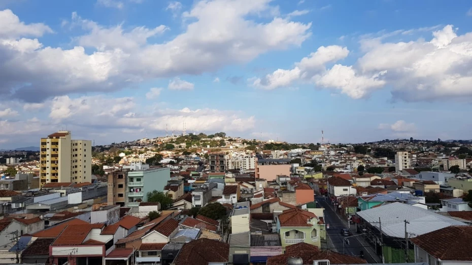 Domingo é de sol, mas com chances de chuva