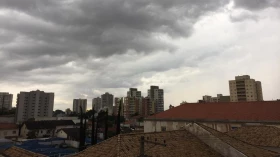 Sexta-feira é nublada e com chances de chuva em Taubaté