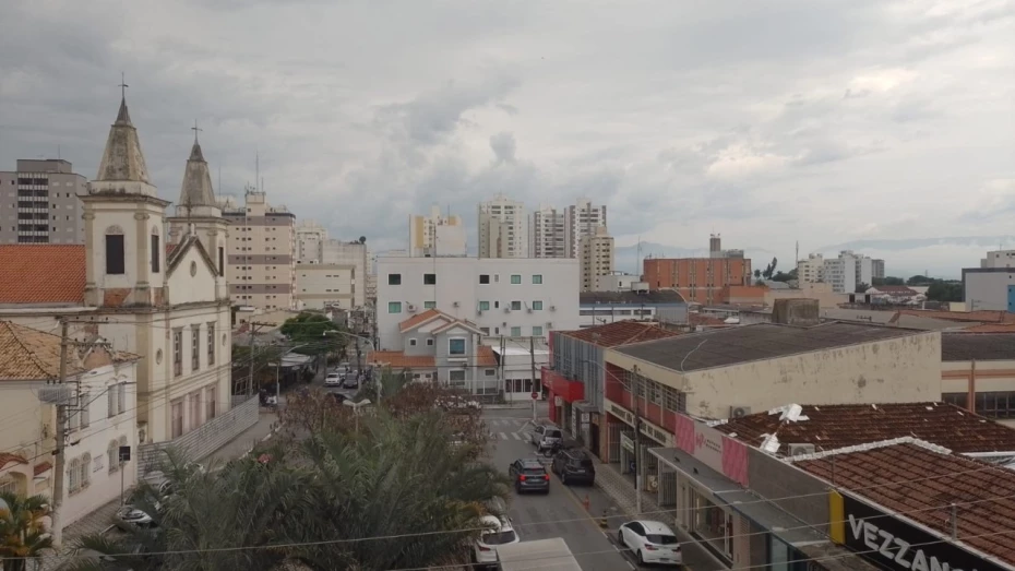 Quarta-feira é marcada por chuva passageira e sol entre nuvens em Taubaté