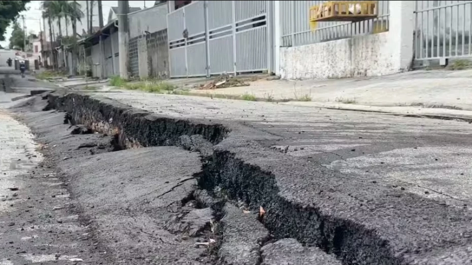 Relatório aponta que vazamento da Sabesp causou rachaduras em casas no Jardim Independência em Taubaté