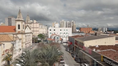 Domingo é nublado e com chuva o dia todo em Taubaté