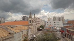 Terça-feira é parcialmente nublada e com chances de chuva em Taubaté