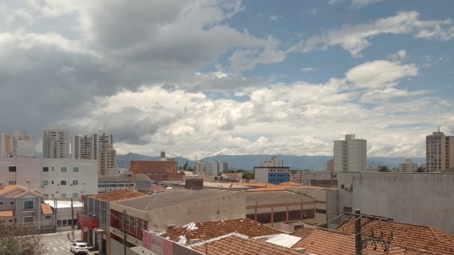 Taubaté tem quarta-feira de sol e algumas nuvens